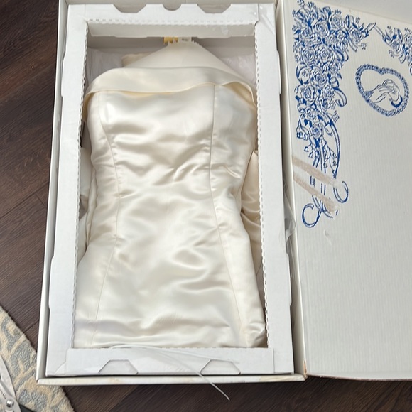 Make me an offer 😍Priceless gem! 100% silk ivory strapless wedding dress - Picture 8 of 8